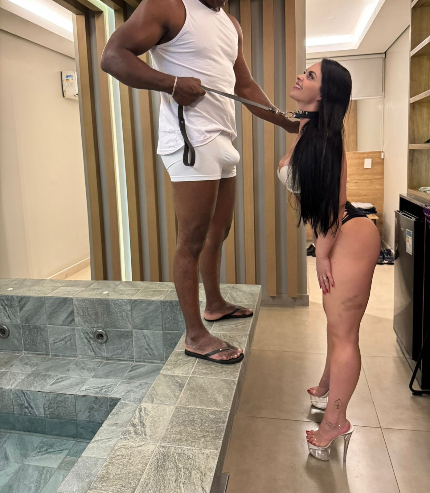 Paolla Hotwife