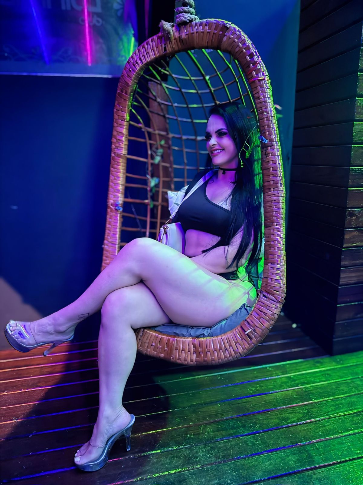 Paolla Hotwife